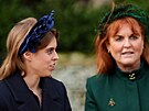 Princezna Beatrice a její matka Sarah Fergusonová (25. prosince 2023)