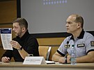Ministr vnitra V�t Raku�an a policejn� prezident Martin Vondr�ek vystupuj� na...