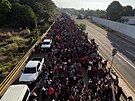 K mexicko-americké hranici se vydala karavana osmi tisíc migrant