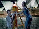 Glen Powell a Sydney Sweeney ve filmu S tebou nikdy (2023)