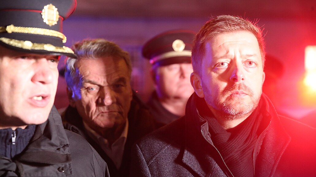 Ministr vnitra Vít Raku�an a policejní prezident Martin Vondrá�ek vystoupili na...