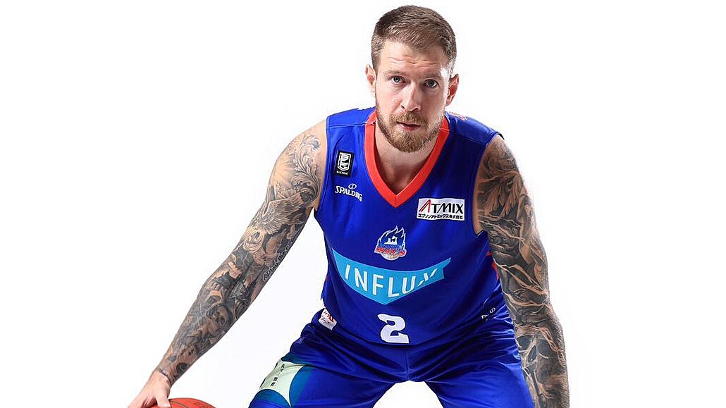 �eský basketbalista Patrik Auda v dresu japonského týmu Aomori