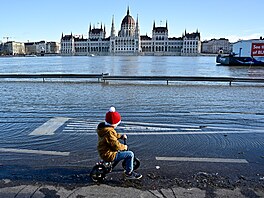 V Budapeti se vylila z beh eky Dunaj. (27. prosince 2023)