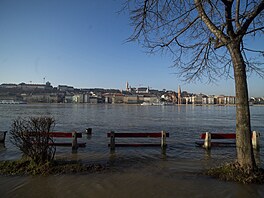 V Budapeti se vylila z beh eky Dunaj. (28. prosince 2023)