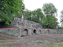 Obnovený barokní theatron v zámeckém parku ve Vali. (18. kvtna)