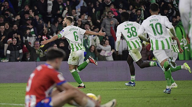 Real, zayıf durumdaki Alavs’ı mağlup etti ve Girona’nın önünde İspanya liginin zirvesine çıktı.