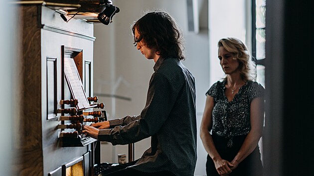 Varhan�k Josef Pr��a p�i sout�i v Opo�n�