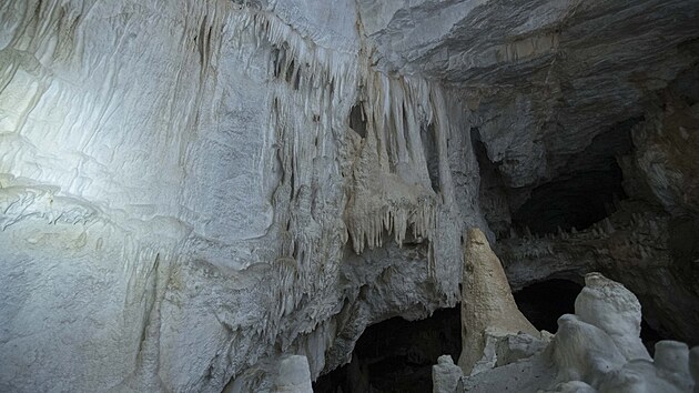 Jeskyn Chladiv dych v Demnovsk dolin je povaovan za uniktn. (19. bezna 2018)