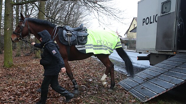 Pokra�uje prohled�v�n� m�sta dvojn�sobn� vra�dy v Kl�novic�ch. (20. prosince 2023)