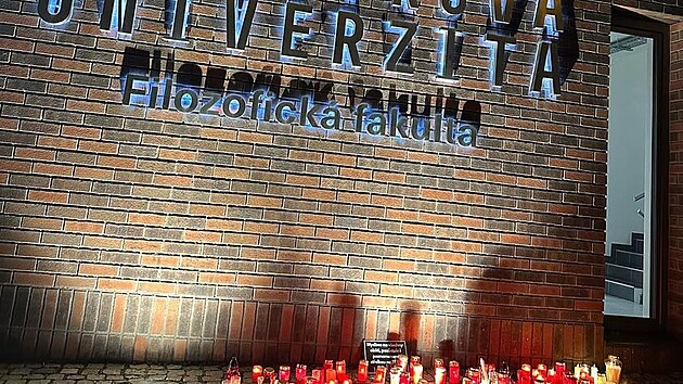 Pietn msto u budovy Filozofick fakulty Masarykovy univerzity v Brn.