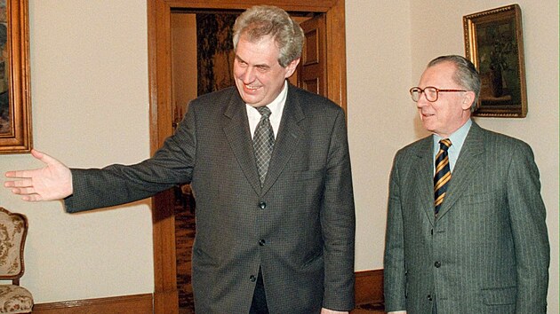 Milo Zeman s bvalm pedsedou Evropsk komise Jacquesem Delorsem (20. bezna 1999)
