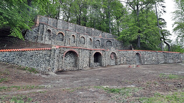 Obnoven barokn theatron v zmeckm parku ve Vali. (18. kvtna)