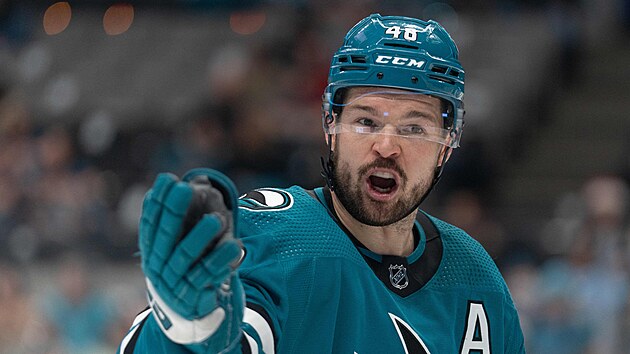 et tonci Pastrk ve Hertl NHL yıldızlarından oluşan bir uçuşta oynuyor