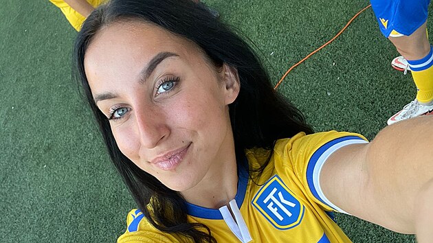 Teplick fotbalistka Tereza Bolfkov ve luto-modrm dresu