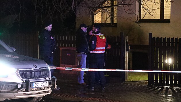 Policist v souvislosti se stelbou na univerzit zasahuj v rodinnm dom na Kladensku. (21. prosince 2023)