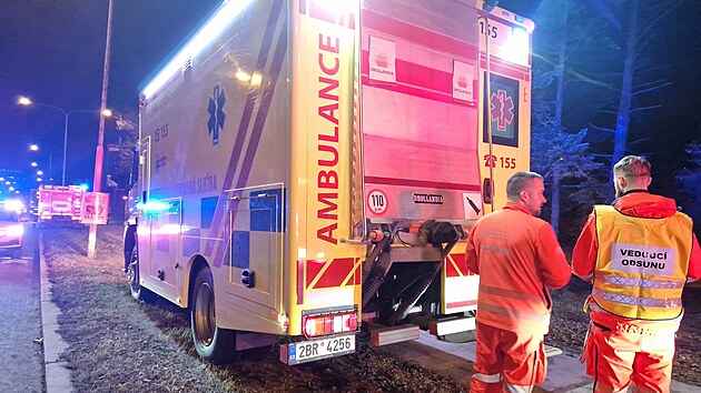 V Brn v Jihlavsk ulici se srazily dv tramvaje. Je nkolik zrannch. Na mst zasahuj zchrani. (27. prosince 2023)