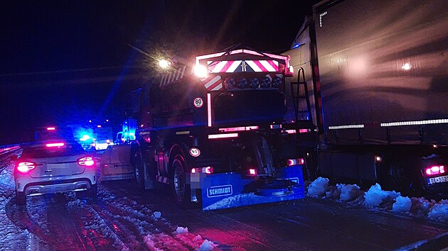 Dlnici D1 na 82. kilometru na Brno zablokovaly kamiony. Auta v kolon stoj u nkolik hodin. (23. prosince 2023)