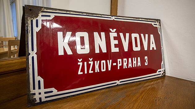 P�ed�n� vydra�en�ch uli�n�ch cedul� z b�val� Kon�vovy ulice (21. prosince 2023)