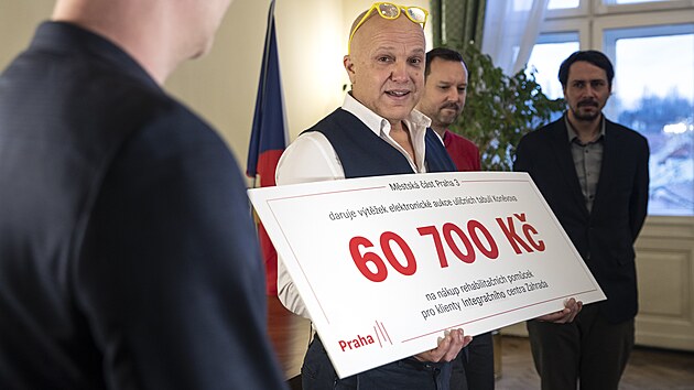 P�ed�n� vydra�en�ch uli�n�ch cedul� z b�val� Kon�vovy ulice (21. prosince 2023)