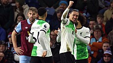 Darwin Nunez z Liverpoolu slaví gól na h�i�ti Burnley.