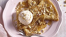 Ovesn� pala�inky s o�echovou zmrzlinou