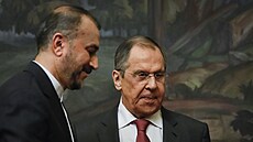Íránský ministr zahranií Hosejn Amirabdollahian (vlevo) a ruský ministr...