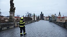 Policie zasahuje na námstí Jana Palacha v Praze u nahláené stelby ve kole. ...