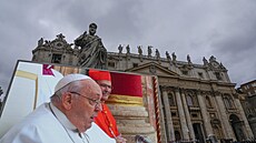 Pape Frantiek pronese ve Vatikánu tradiní vánoní poselství Urbi et Orbi (Mstu a svtu).