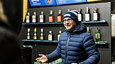 Ond�ej �ib�ina na váno�ních trzích v Brn� provozuje Pun�ové bary v�etn� toho...