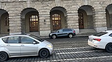 Na Filosofickou fakultu, den po nejtragi�t�j�í st�elb� v �eské republice,...