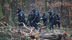 Pokra�uje prohledávání místa dvojnásobné vra�dy v Klánovicích. (20. prosince...