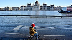 V Budape�ti se vylila z b�eh� �eky Dunaj. (27. prosince 2023)