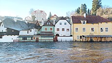 Vltava má v Krumlov hladinu na 222 centimetrech. (28. prosince). Platí tak 3....