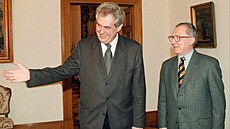 Milo Zeman s bývalým pedsedou Evropské komise Jacquesem Delorsem (20. bezna...