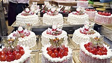 V Japonsku je zvykem jíst o Vánocích jahodový dort. (23. prosince 2021)