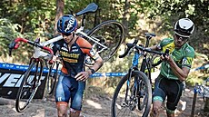 Adam �itný (vlevo) pat�í k nad�jím cyklistického týmu Cyklostar Pirelli.