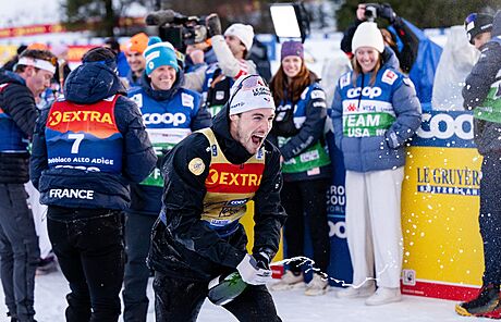 Francouz Lucas Chanavat vyhráli v Toblachu úvodní sprinterský díl Tour de Ski.