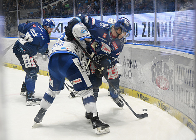 Třinec naděloval, Sparta zaváhala. Kometa zdolala Kladno, slaví i Litvínov