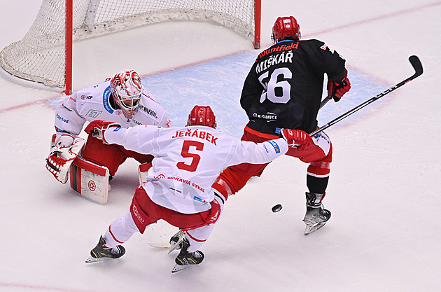 Hokejový Hradec by se rád naladil na play off. Začne na Spartě