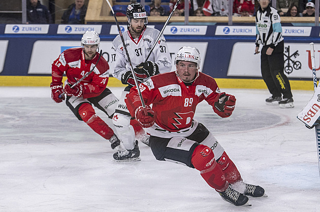 ONLINE: Davos - Pardubice. Spengler Cup vrcholí, český tým hraje proti domácím