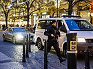 Na novoroní oslavy v centru Prahy dohlíejí posílené policejní hlídky. V...