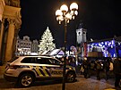 Policisté na Staromstském námstí v Praze dohlíí na dní bhem...