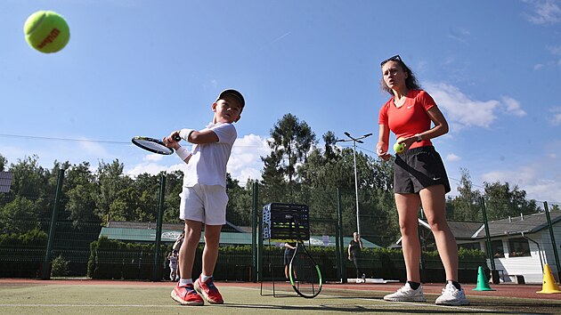 V ostravskm Landek Parku mli letos i pmstsk tbor zamen na tenisov dovednosti. Zjem byl velik.