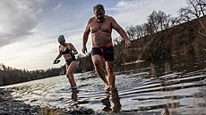 Na devadesát freediver, otuilc a potáp se ped silvestrovskou oslavou...