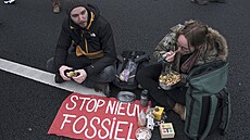 Ekologi�tí aktivisté v sobotu zablokovali ji�ní �ást dálni�ního obchvatu...