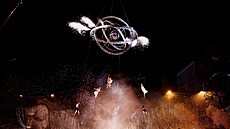 Tisíce lidí oslavují konec roku v centru Paíe. (31. prosince 2023)