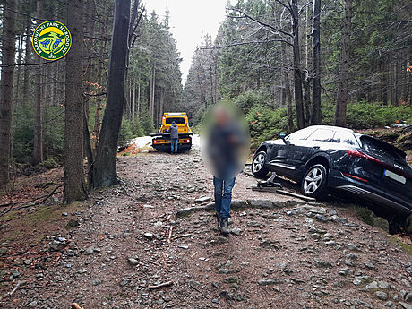 Nmecký turista uvázl s autem na polské stran Krkono.