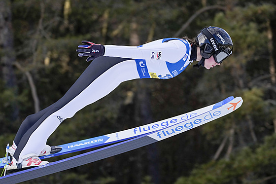 Skokanka na ly�ích Ane�ka Indrá�ková