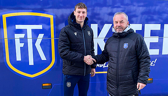 Ond�ej Kri�falu�i, posila Teplic, s trenérem fotbalových sklá�� Zdenkem Fr�alou.