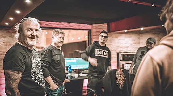 V profesionálním nahrávacím studiu MC Studios v Jeníkov se nahrávala hymna FK...